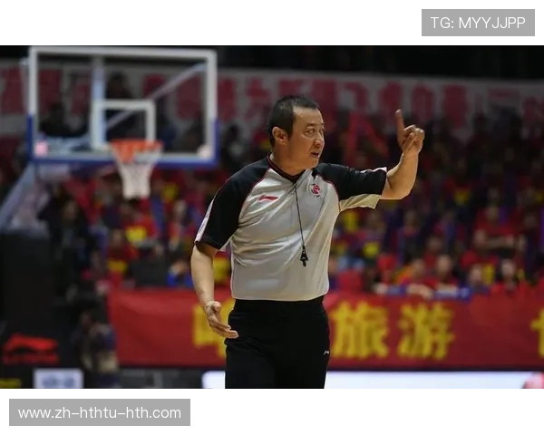 足球训练对CBA选手前交叉韧带断裂风险的医学分析与预防对策探讨 足球训练对CBA选手前交叉韧带断裂风险的医学分析与预防对策探讨