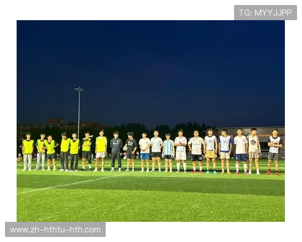 高温足球赛:运动员体能维持与降温技巧解析 高温足球赛:运动员体能维持与降温技巧解析